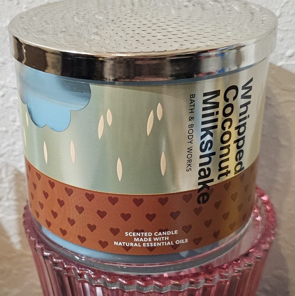 BATH & BODY WORKS  N.I.JAR WHIPPED COCONUT MILKSHAKE 3 WICK CANDLE